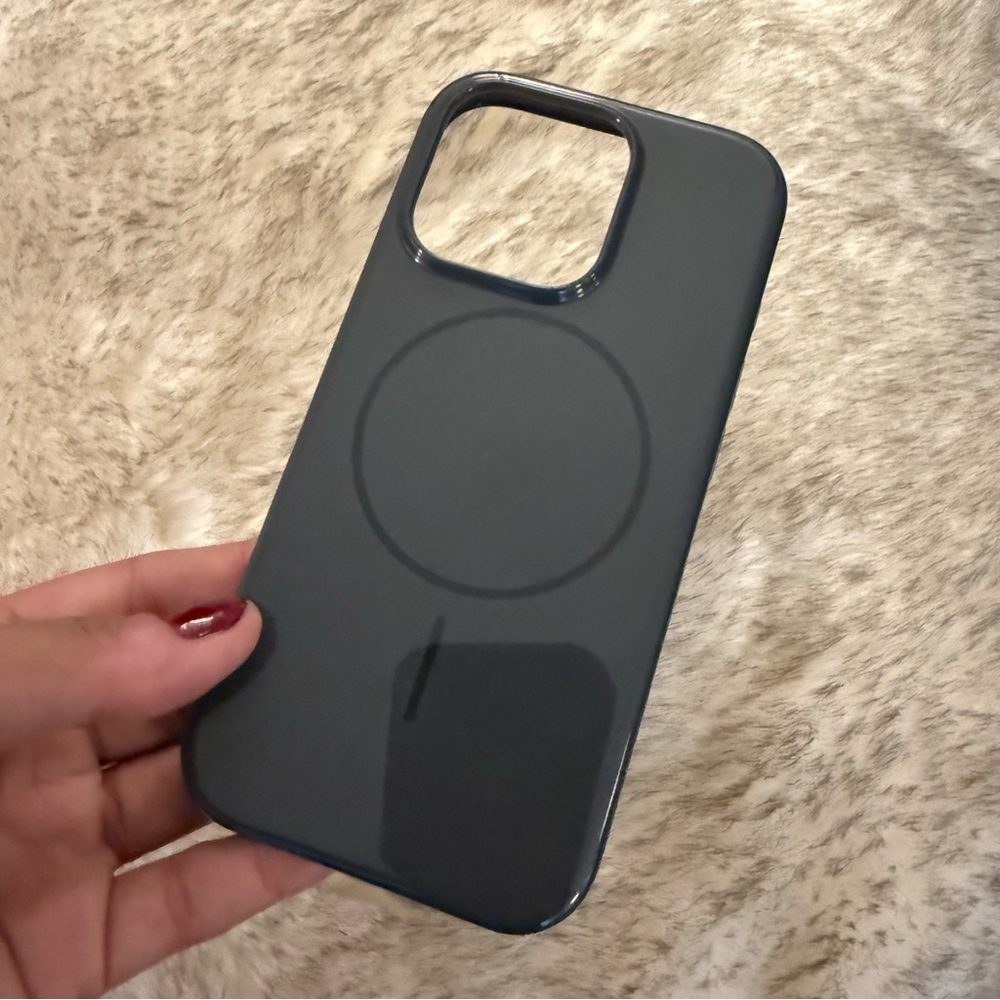 Beats by Dre iPhone 16 Pro Case with MagSafe Black - Picture 3 of 11